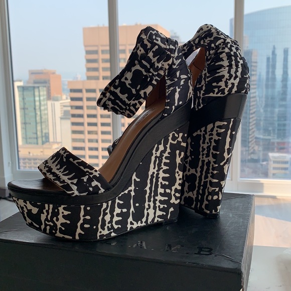 L.A.M.B IOWA WEDGE SANDALS, SIZE 8 1/2 - Picture 3 of 8